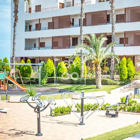Perla Azul Groundfloor Retreat - Walk To - By Oyoostays Apartamento *