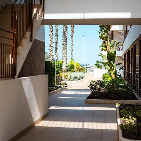 Perla Azul Groundfloor Retreat - Walk To - By Oyoostays