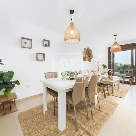 Perla Azul Groundfloor Retreat - Walk To - By Oyoostays Apartamento *