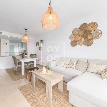 Perla Azul Groundfloor Retreat - Walk To - By Oyoostays Apartamento